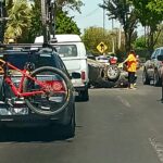 Auto vuelca en la Av. Morelos Norte de Morelia; hay 1 persona lastimada