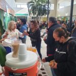 Una caricia al corazón, con alimentos que ofrecen las voluntarias del IMSS en hospitales