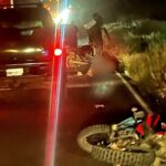 Una mujer muerta y un joven lesionados al ser chocada su moto por una camioneta