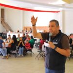 Juan Carlos Barragán reconoce a aseadores de calzado en su 88 aniversario