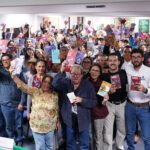 Reciben estudiantes del Imced charla y acervo del Fondo de Cultura Económica