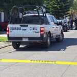 Pistoleros asesinan a motociclista por fuera de un colegio, en Uruapan