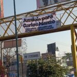 Colocan lona en puente peatonal de Morelia para exigir justicia por el asesinato de Carlos Manzo