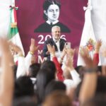 Más de 200 mil estudiantes de prepa y universidad tendrán internet gratis: Bedolla