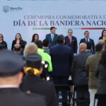 Encabeza Alfonso Martínez, ceremonia de Izamiento y celebración del Día de la Bandera