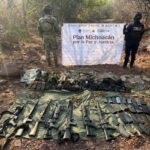 En La Huacana, fuerzas estatales y federales aseguran siete fusiles y equipo táctico