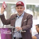 Bedolla inicia entrega de chips y tarjetas SIM de D4TA, datos gratis a 107 mil estudiantes