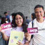 Continúa entrega de chips D4TA en escuelas y centros de distribución