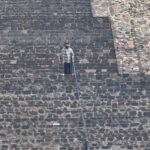 Empistolado dispara desde la Pirámide de la Luna en Teotihuacán; mata a una canadiense y hiere a dos personas