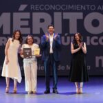 Entrega Alfonso Martínez Alcázar, premio a 10 destacados empleadas y empleados municipales