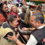 Barragán celebra a las mamás morelianas en el mercado Independencia