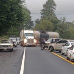 Pobladores cierran carretera Uruapan–Paracho–Pomacuarán para exigir seguridad
