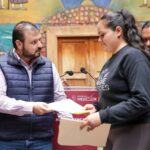 Gobierno estatal entrega apoyos por casi 7 mdp a comerciantes del Mercado de Pátzcuaro