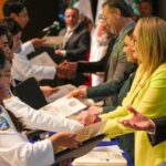 A EJERCER LA ODONTOLOGÍA CON PROFUNDO RESPETO A LA DIGNIDAD HUMANA, LLAMA YARABÍ ÁVILA A EGRESADOS DE LA UMSNH