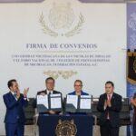UMSNH Y COLEGIOS DE PROFESIONISTAS MARCAN UN HITO EN LA HISTORIA EN LA CASA DE ESTUDIOS; SELLAN CONVENIOS