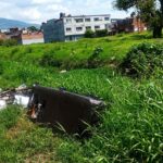 Adolfo Torres llama a evitar el abandono de basura en canales; detectan muebles en el dren Carlos Salazar
