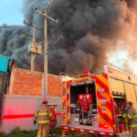 Atiende PC Estatal incendio en fábrica de reciclaje en Morelia