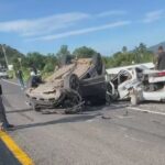 Choque y volcadura deja 4 lesionados, en la autopista Siglo XXI