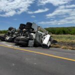 Vuelca camión revolvedor de concreto en la carretera Buenavista – Apatzingán