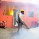 Michoacán reduce en 84% los casos de dengue con labor del personal de vectores