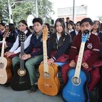 Más de 10 mil guitarras de Paracho llegarán a secundarias de Michoacán: Bedolla