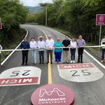 Inaugura Bedolla rehabilitación de la carretera Tiripetío-Carácuaro-Eréndira