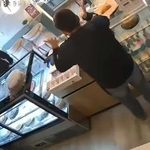 Asaltan pastelería Marusy al sur de Morelia; oficial de la GC intenta frustrar la huida de los delincuentes