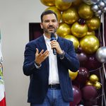 Yankel Benítez dialoga y estrecha comunicación con jóvenes universitarios