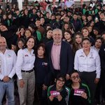 Entrega Bedolla chips D4TA datos gratis a estudiantes del Cecytem en Morelia