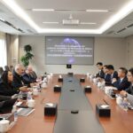 Interesa a automotriz Geely cooperación con el puerto de LC; Bedolla abre puertas para la inversión