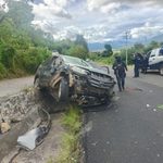 Policías recuperan vehículo robado tras persecución y enfrentamiento en la región de Pátzcuaro