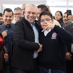 Bedolla y el astronauta José Hernández motivan a estudiantes michoacanos a soñar en grande
