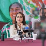 Gladyz Butanda sigue al frente en las encuestas por Morelia